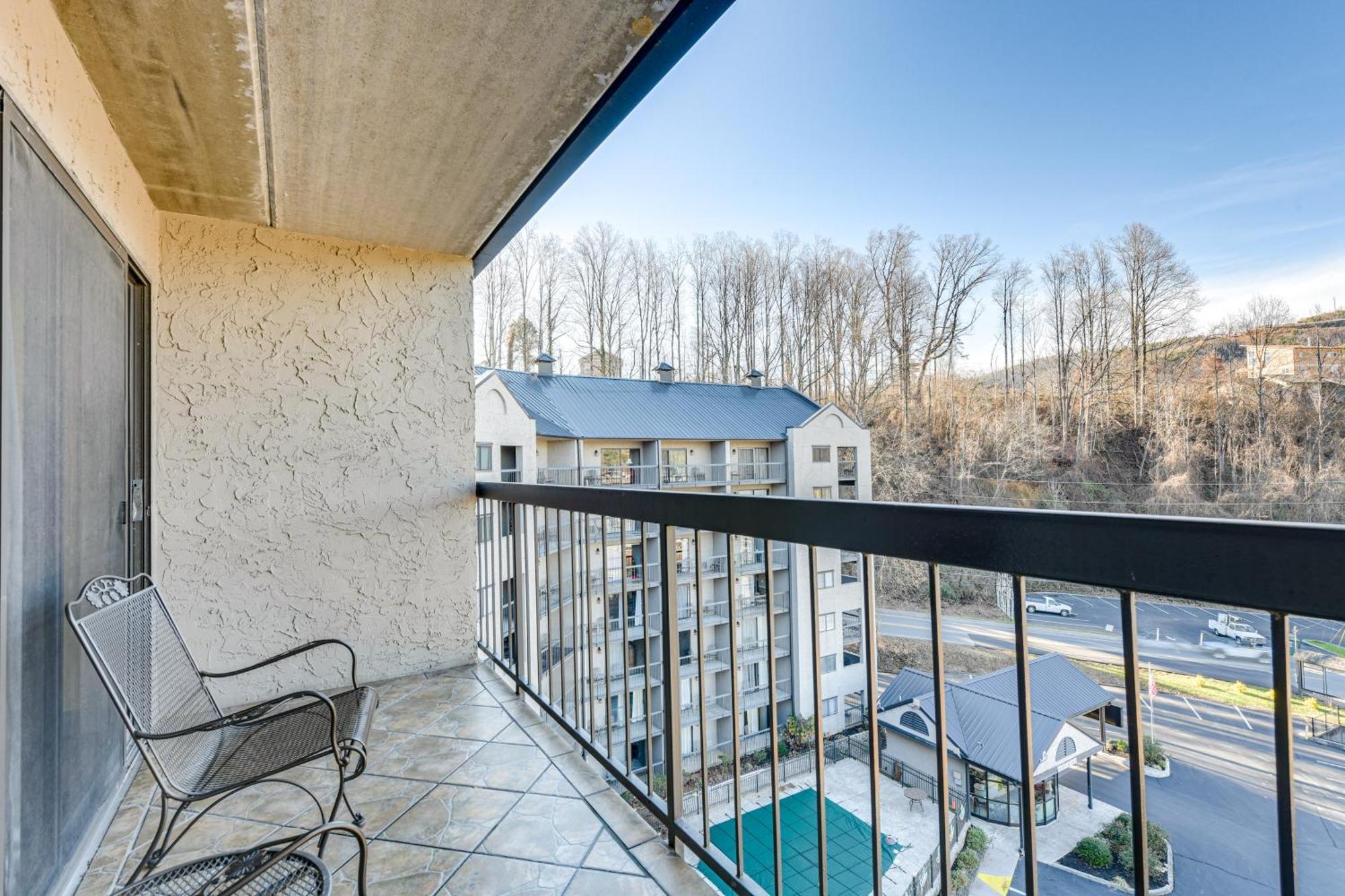 Downtown Gatlinburg Condo With Community Pool! Екстериор снимка