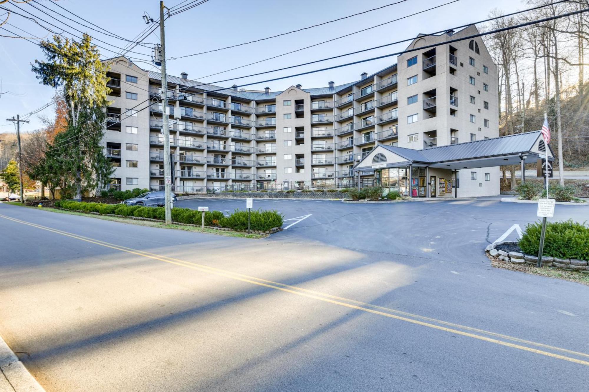 Downtown Gatlinburg Condo With Community Pool! Екстериор снимка